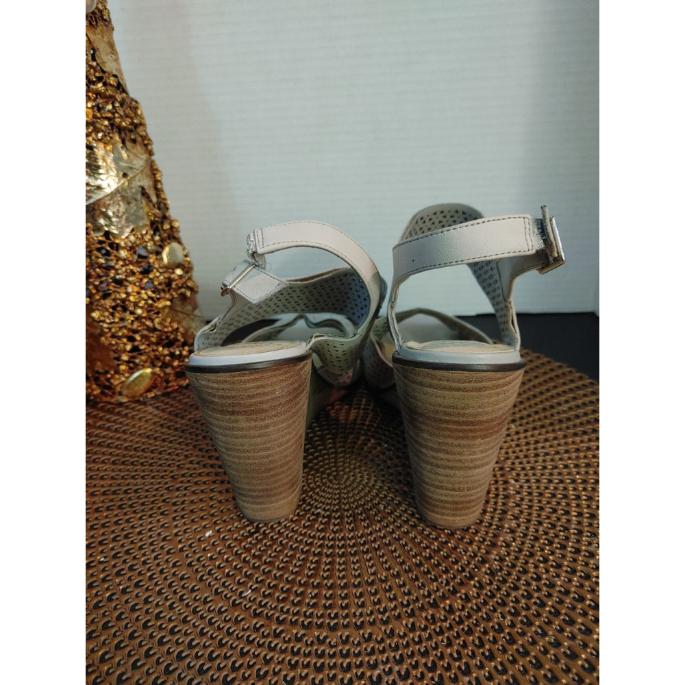 Vince Camuto Delinda Wedges Size 8.5 - Picture 5 of 6
